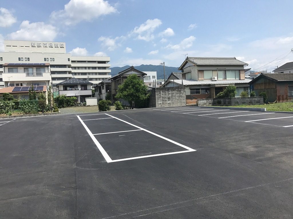 新城市　駐車場ライン工事