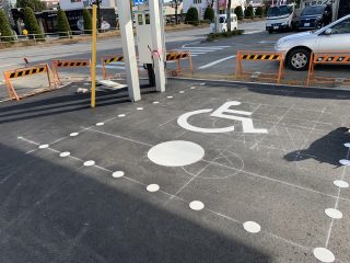 知立市　ｶｰﾃﾞｨｰﾗｰ様駐車場　新設ライン工事