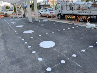 知立市　ｶｰﾃﾞｨｰﾗｰ様駐車場　新設ライン工事