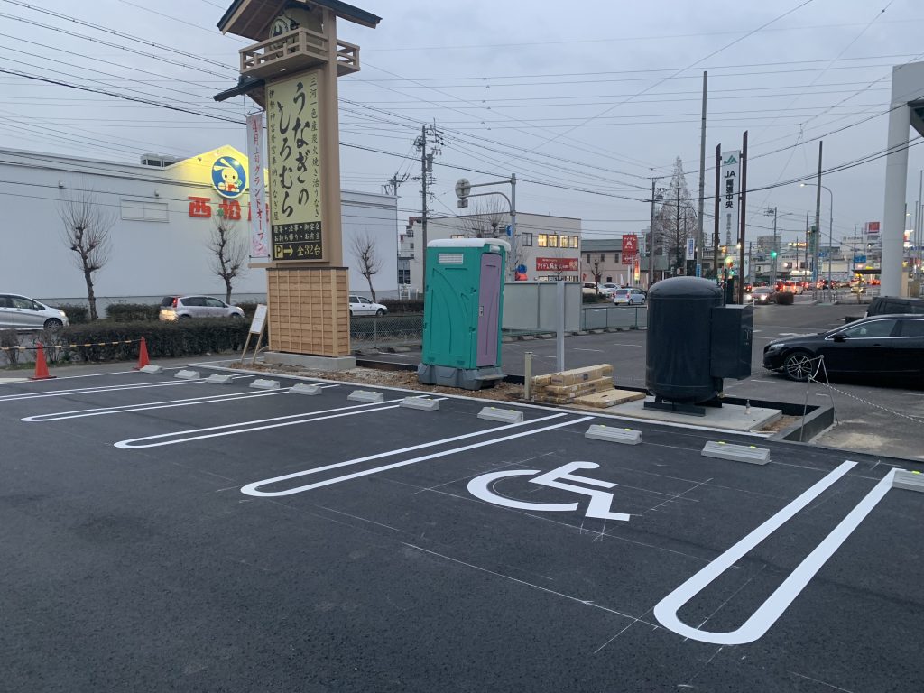 春日井市　店舗様駐車場ライン工事