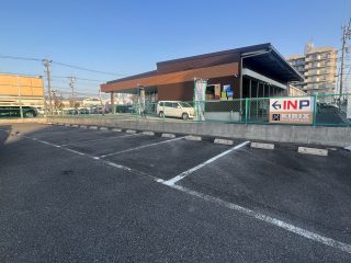 愛知県　岡崎市　店舗駐車場　ライン塗り替え工事