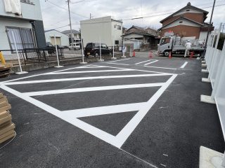 愛知県　豊田市　コンビニ駐車場　新設ライン工事