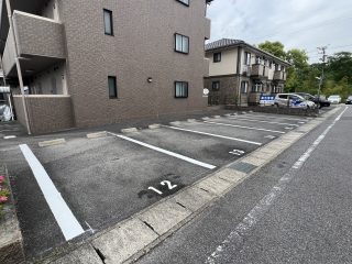 愛知県　豊田市　マンション駐車場　塗り替え工事